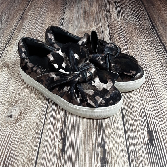 Shoes - J Slides Annabelle camo velvet platform shoes 6